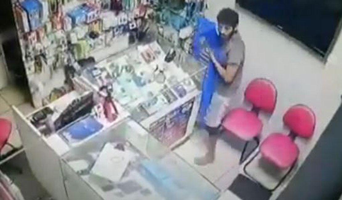 [Vídeo] Furto a loja de eletrônicos em Palmeira é gravado por câmeras de segurança