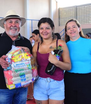 Prefeitura de São Sebastião entrega mais de três mil cestas básicas a famílias em situação de vulnerabilidade