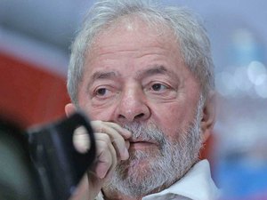 Moro determina prisão de Lula para cumprir pena no caso do triplex em Guarujá