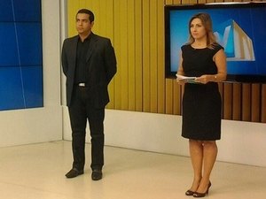 Jornalistas protestam e aparecem na TV de luto contra baixos salários