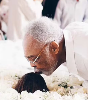Gilberto Gil se despede de Preta Gil com beijo carinhoso em velório