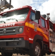 Incêndio atinge cômodo de residência no bairro do Jacintinho, em Maceió