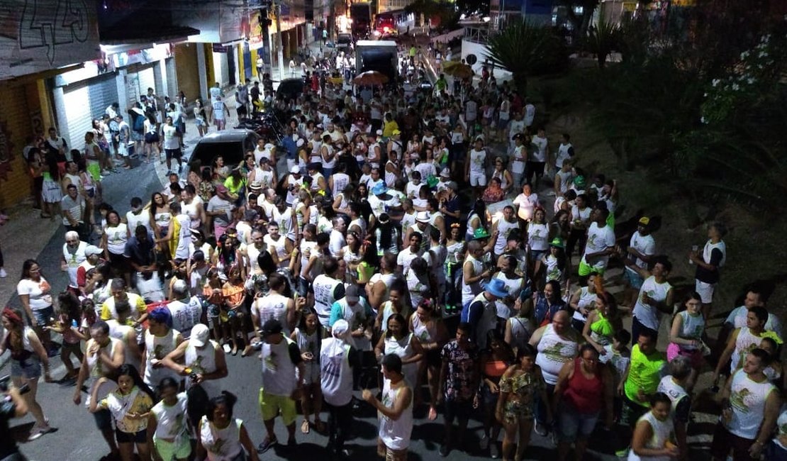 Bloco Mandacaru anima centenas de foliões no Centro de Arapiraca