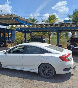 Carro roubado em Maceió é recuperado em caminhão-cegonha em Pernambuco