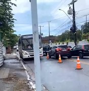 Trânsito continua intenso após implementação de faixa reversível no Bebedouro