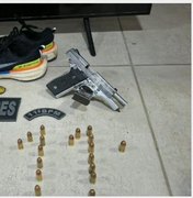 PM prende suspeito de furto e apreende arma e drogas em Santana do Ipanema e Penedo