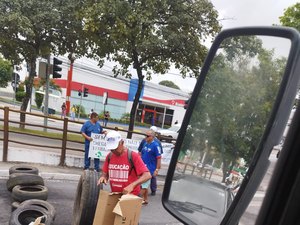 [Vídeo] Após quase um mês, trabalhadores do Veredas continuam realizando manifestações