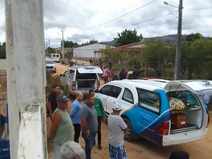 Cinco vítimas da chacina de Estrela de Alagoas são sepultadas sob forte comoção