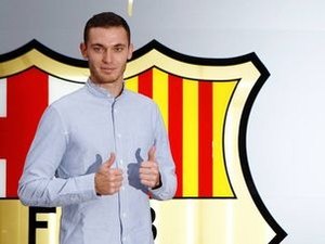 Barcelona reconhece que Vermaelen chegou ao clube lesionado