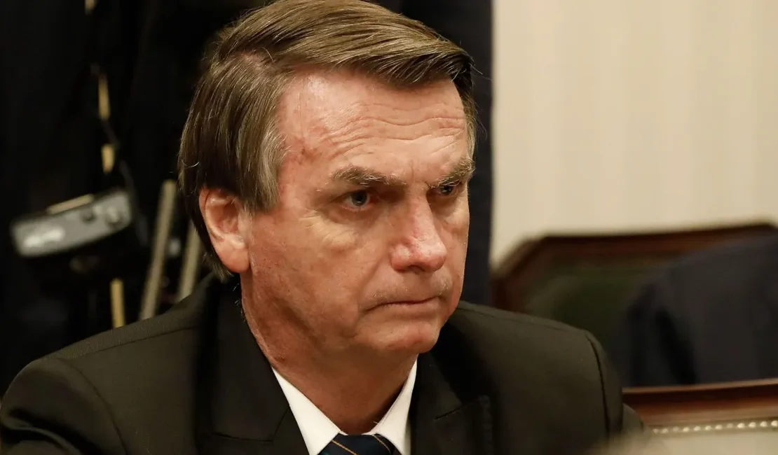 Após passar mal, Bolsonaro chega em hospital em Brasília