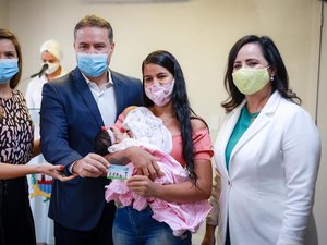 ' Estamos fortalecendo a economia', diz Renan Filho sobre entrega de cartões do programa CRIA