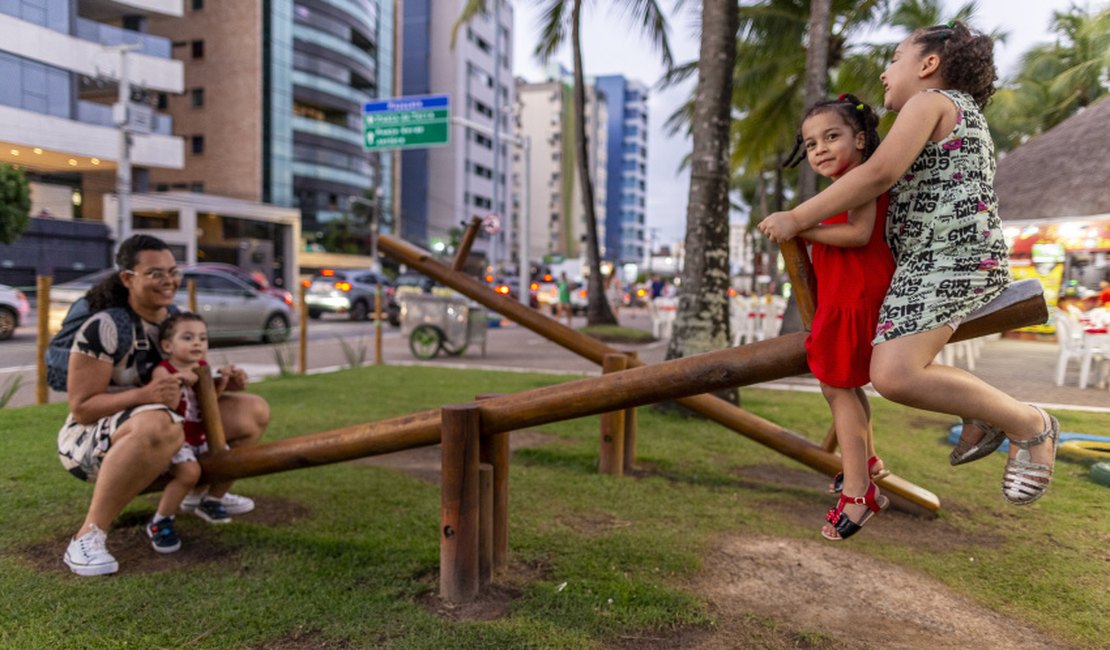 Orla marítima de Maceió ganha novo parque sustentável para crianças