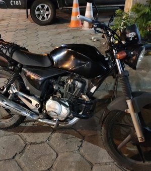 Polícia recupera motocicleta roubada após abordagem em Maceió