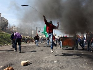 Conflito entre Israel e Palestina provocou 83 mortes em um mês