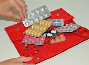 Infectologista condena automedicação em casos de zika e chikungunya