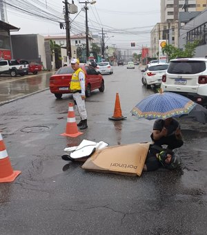 Ronda atende motoqueiro vítima de acidente na Jatiúca