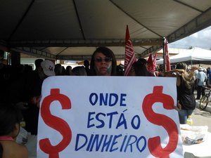 Servidores realizam protesto no dia da emancipação política  de Maribondo