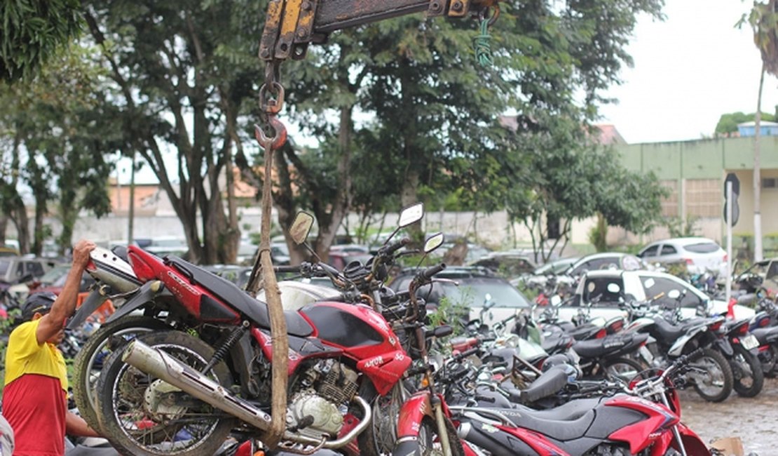 Após anos de espera, motocicletas são removidas do pátio 3°BPM para Maceió