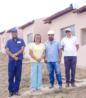 Prefeita Tia Júlia faz visita a obras no Conjunto Antônio Ribeiro