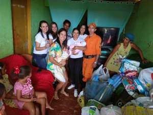 Solidariedade ajuda a arrecadar donativos para mãe de gêmeas da zona rural de Traipu   