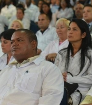 Sete em cada dez brasileiros aprovam saída de médicos cubanos