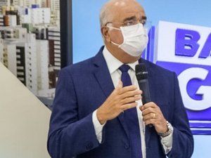 Sem previsão nacional, AL diz que tem recursos garantidos para comprar vacinas contra Covid