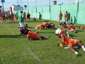 Diretoria do Coruripe contrata volante e comunica saída de sete jogadores