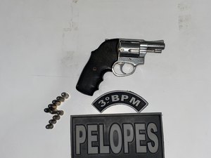 Dono de bar é preso por posse ilegal de arma de fogo em Arapiraca