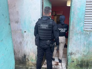Dupla acusada de tentativa de homicídio é presa em Arapiraca; polícia encontrou drogas no local