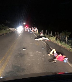 Colisão entre motocicletas e animal deixa três pessoas feridas