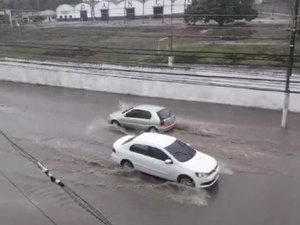 [Vídeo] Chuvas causam transtornos em Arapiraca