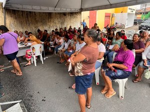 Caminhão Amigo do Peito oferta exames de mamografia em Matriz de Camaragibe