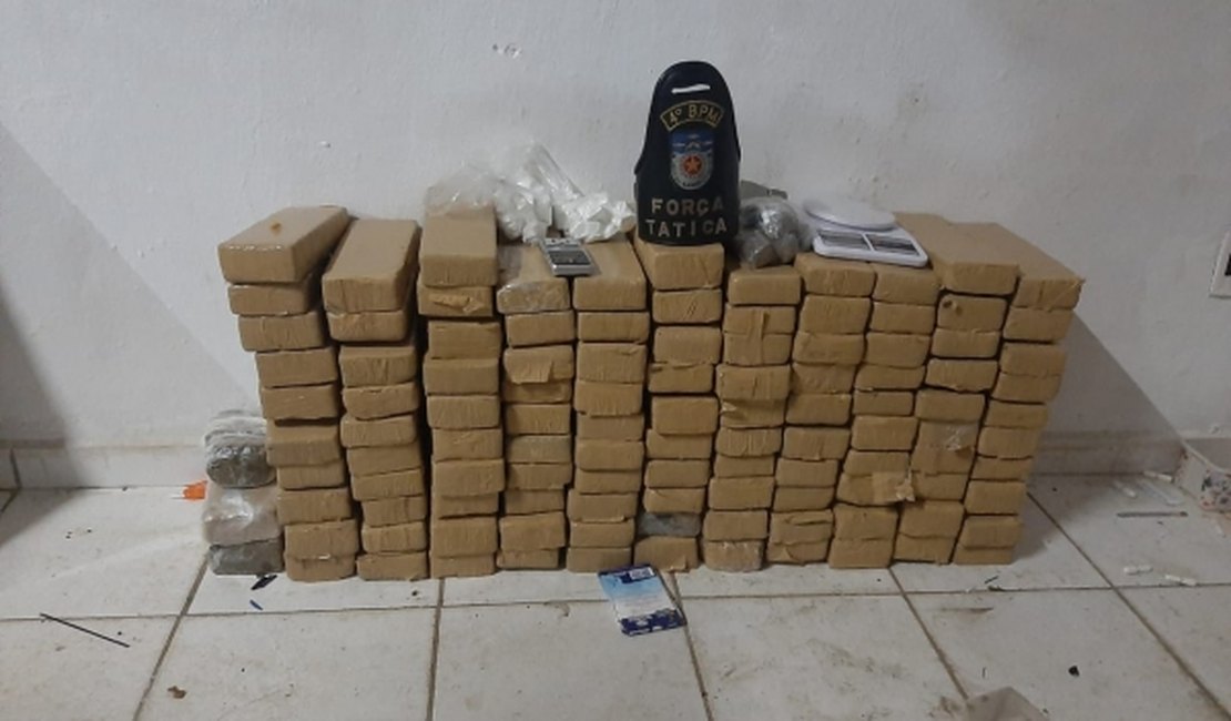Polícia Militar apreende quase 100 kg de maconha dentro de casa em Maceió