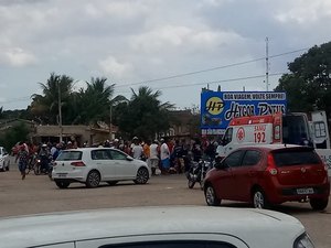 Colisão entre van e moto deixa duas mulheres feridas na AL-110 em Arapiraca