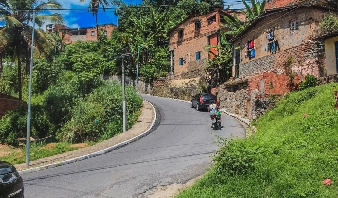 Defesa Civil interdita Ladeira da Moenda, em Maceió, nesta quarta-feira (29)
