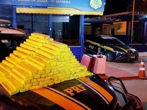 PRF em Jequié prende passageira de ônibus com 100 quilos de maconha escondida na bagagem