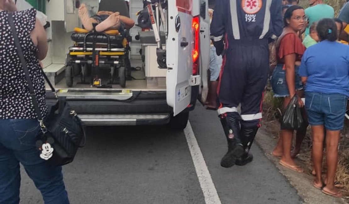 Acidente de moto deixa duas pessoas feridas na AL-460 em Porto de ﻿Pedras