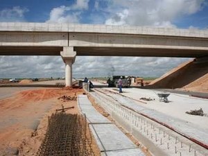 Ministro dos Transportes e vereador de Arapiraca conseguem retomar obras na 101