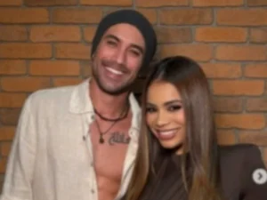 Lexa diz evitar cenas de beijo de Ricardo Vianna na TV: 'Pulo todas'