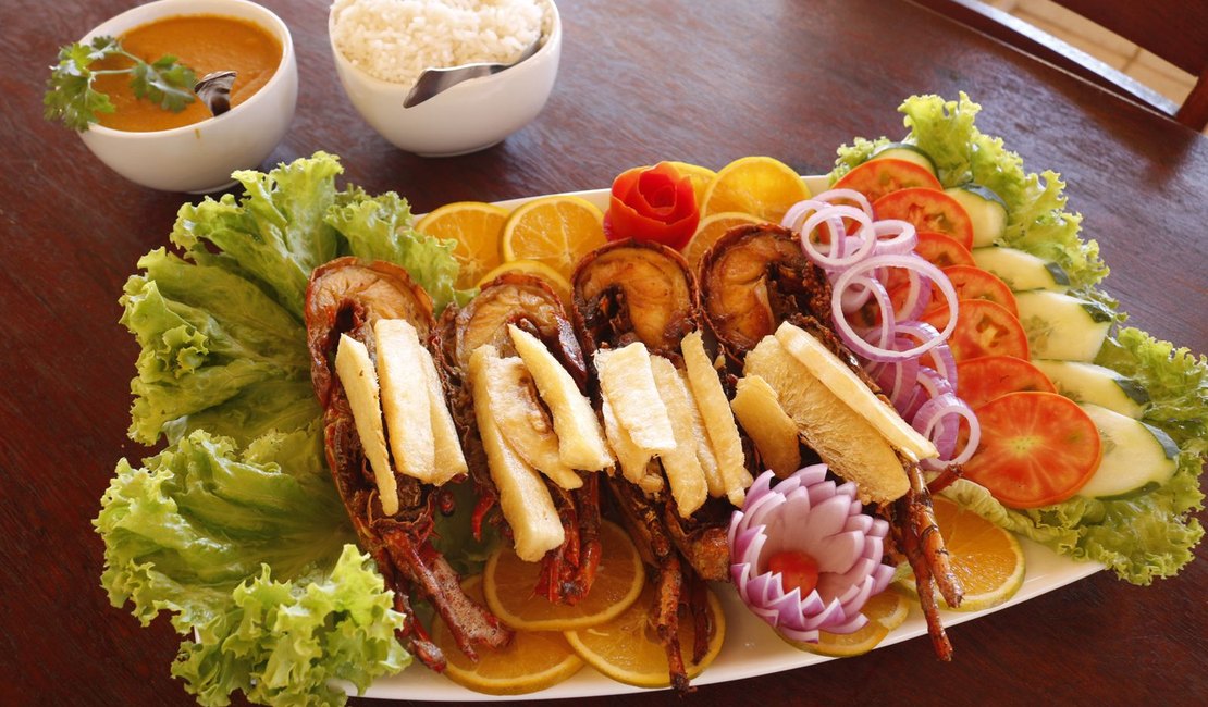 Lagosta ao alho e óleo é destaque gastronômico de Japaratinga