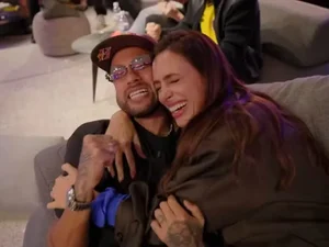Neymar surpreende Biancardi ao mostrar itens que vai levar para a Copa