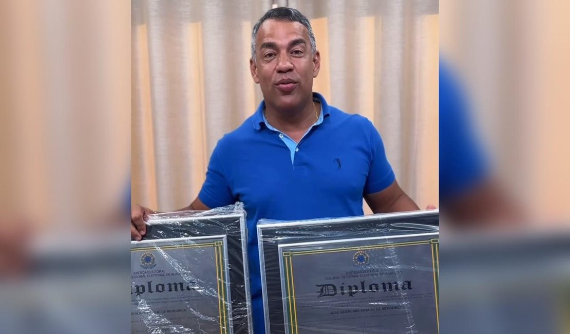 Afastado do mandato, Siderlane posta vídeo mostrando diplomas de vereador