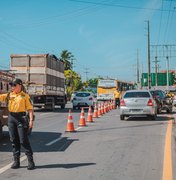 Obra em rede elétrica modifica trânsito da Avenida Gustavo Paiva, em Maceió