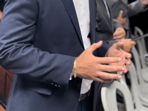 Delegado Fábio Costa defende valores cristãos durante culto: 'A defesa do maior patrimônio que temos na Terra'