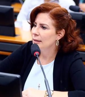 Carla Zambelli critica ordem de prisão determinada por Moraes e STF
