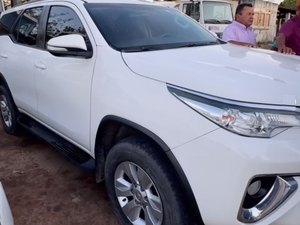 Carros de luxo, comprados pela prefeitura, eram usados como particulares em Estrela de Alagoas, diz novo prefeito