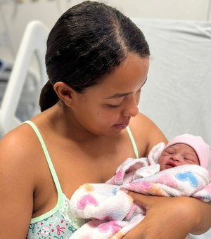 Primeiro bebê de 2026 em Alagoas nasce no Hospital da Mulher, em Maceió