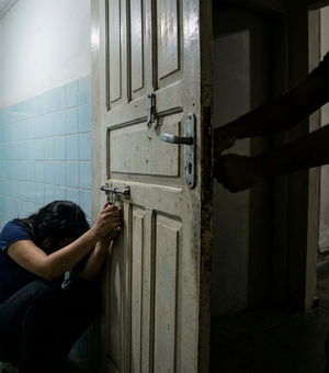 Mulher se tranca no banheiro para se proteger de agressões do marido em Arapiraca