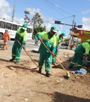 Prefeitura inicia Arapiraca Cuida de Mim com mutirão de limpeza nos bairros