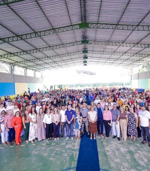 Prefeita Tia Júlia prestigia segundo dia da Jornada Pedagógica da Educação